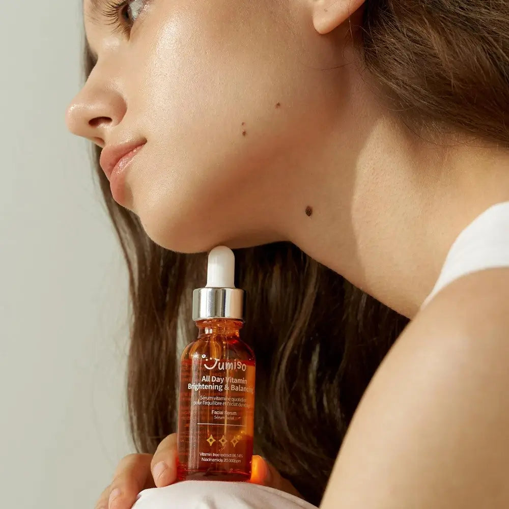 JUMISO All Day Vitamin Aufhellendes und Ausgleichendes Serum - Gesichtsserum mit Vitamin C und Niacinamid, das hilft, stumpfe Haut zu reduzieren und den Teint auszugleichen - 30 ml