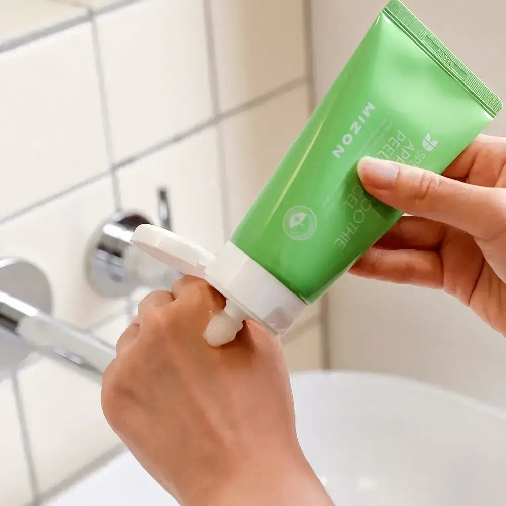 MIZON Apple Smoothie Peeling Gel - Peeling-Gel mit Apfelextrakt und natürlicher Zellulose zur Entfernung abgestorbener Hautzellen und zur Sebumkontrolle - 120 ml
