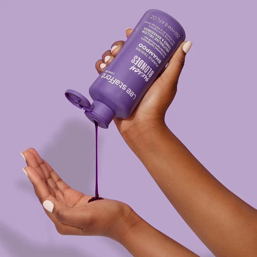 LEE STAFFORD Bleach Blondes Purple Toning - Shampoo mit violettem Pigment und Provitamin B5 zur Neutralisierung von Gelbtönen - 250 ml