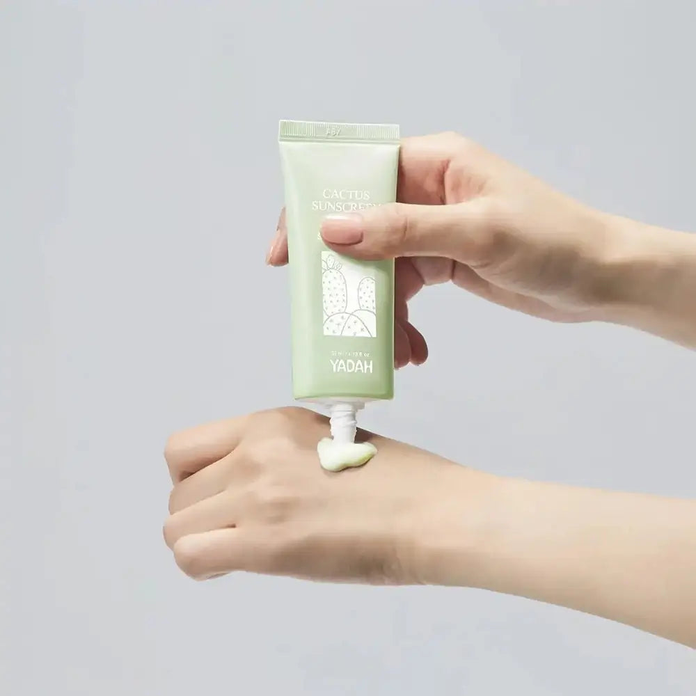 YADAH Kaktus-Sonnencreme LSF 50 - Gesichtscreme mit Panthenol und Tocopherol für LSF50+ PA++++ UV-Schutz und Hautfeuchtigkeit - 35 ml