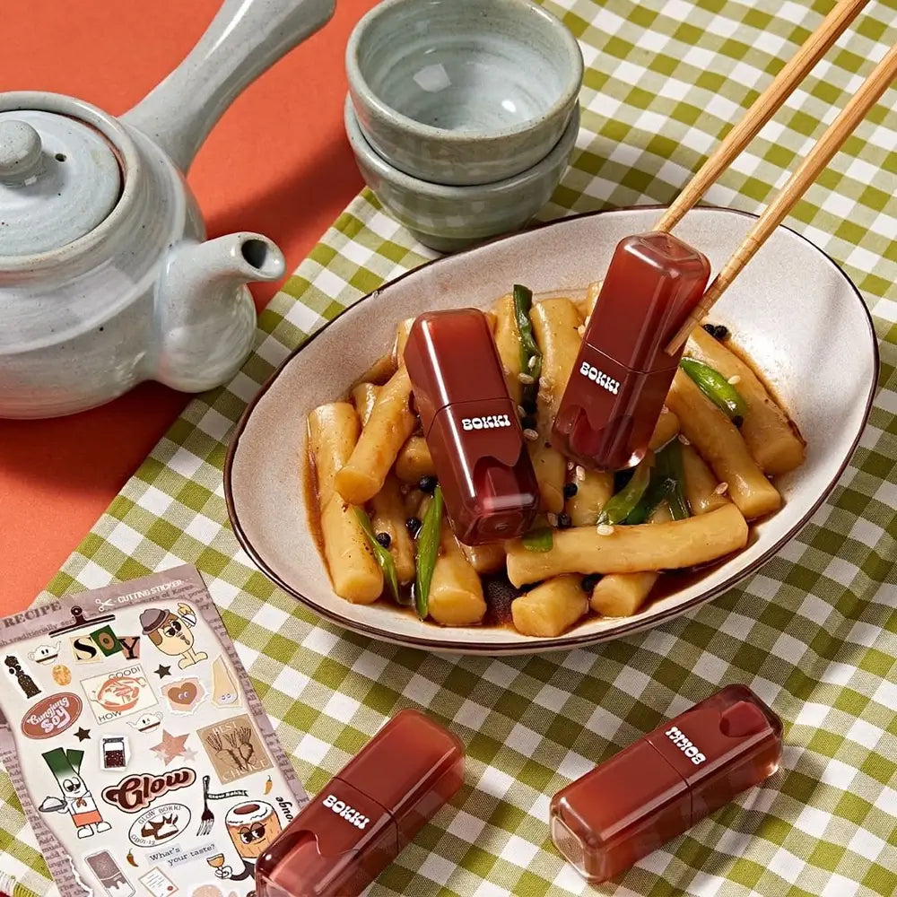 BLACK ROUGE Glow Bokki Tint - Lippenstift formuliert mit intensen Pigmenten und feuchtigkeitsspendenden Inhaltsstoffen, für ein glänzendes und hydratisiertes Finish - 4,85 g - GB12 Honey Soy