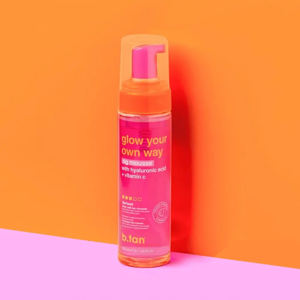 B.tan Glow Your Own Way Selbstbräunungsmousse - Intensive Bräunung & Feuchtigkeit mit Hyaluronsäure & Vitamin C, 200 ml