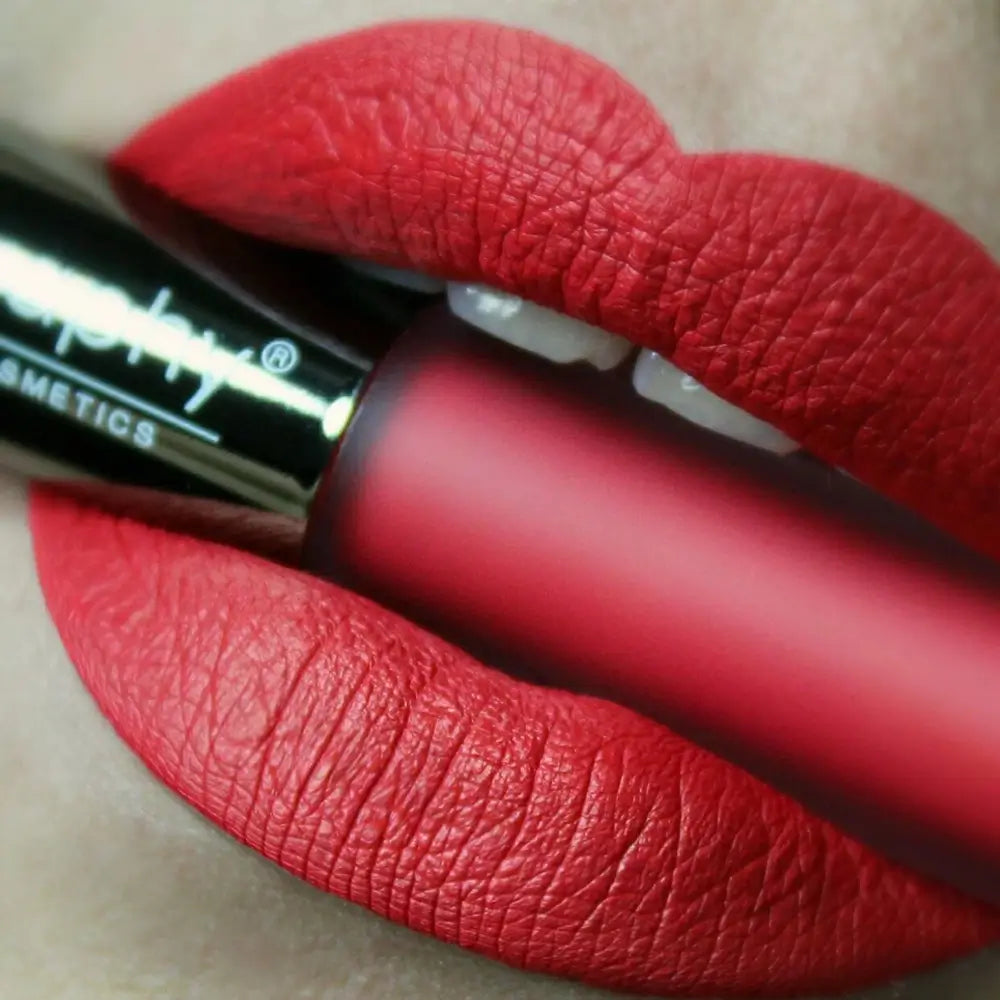 BODYOGRAPHY Lip Lava - ruj lichid formulat cu pigmenti intensi si aroma de vanilie, care contribuie la conturarea si acoperirea buzelor si la metinerea confortului - 2,5 gr - Regal