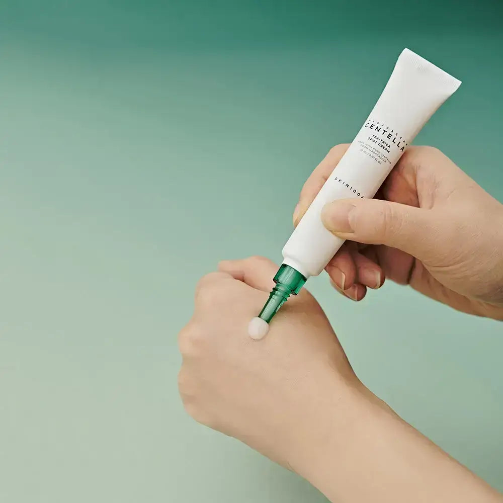 SKIN1004 Madagascar Centella Tea-Trica Spot Cream - Gesichtscreme mit Centella Asiatica-Extrakt und Teebaumblattwasser zur Beruhigung problematischer Hautstellen und zur Reduzierung des Erscheinungsbildes von Unreinheiten - 20 ml
