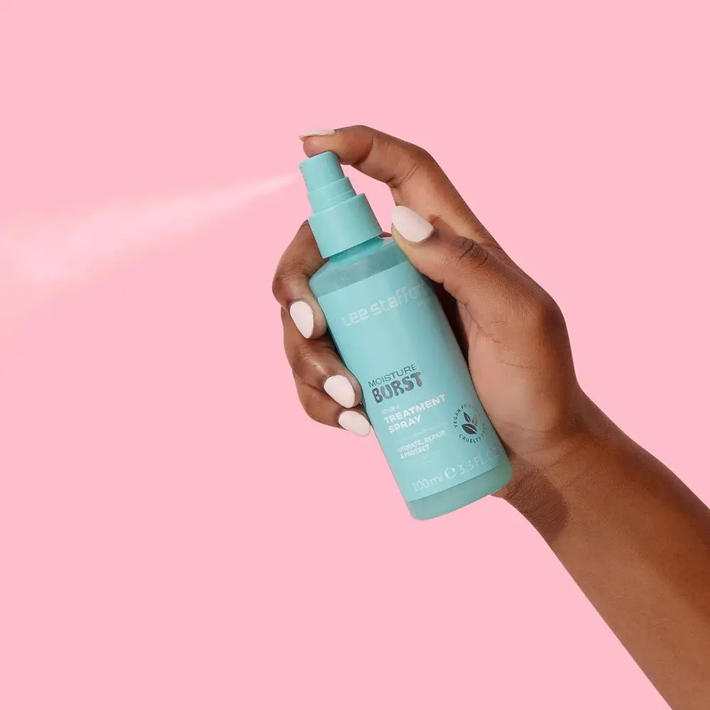 LEE STAFFORD Moisture Burst Hydrating 10-in-1 Treatment Spray - Spray pentru păr formulat cu Proteina din Grâu și Pro-Vitamina B5, care contribuie la hidratarea părului și la menținerea aspectului neted - 100 ml