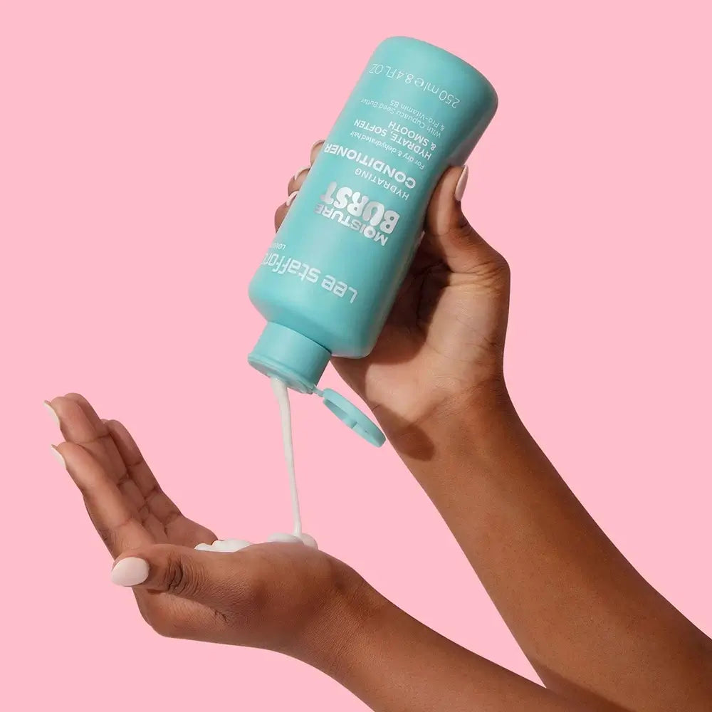 LEE STAFFORD Moisture Burst Hydrating Conditioner - Balsam pentru hidratare cu unt de semințe de Cupuacu și Pro Vitamina B5, pentru păr uscat și fragil - 250 ml