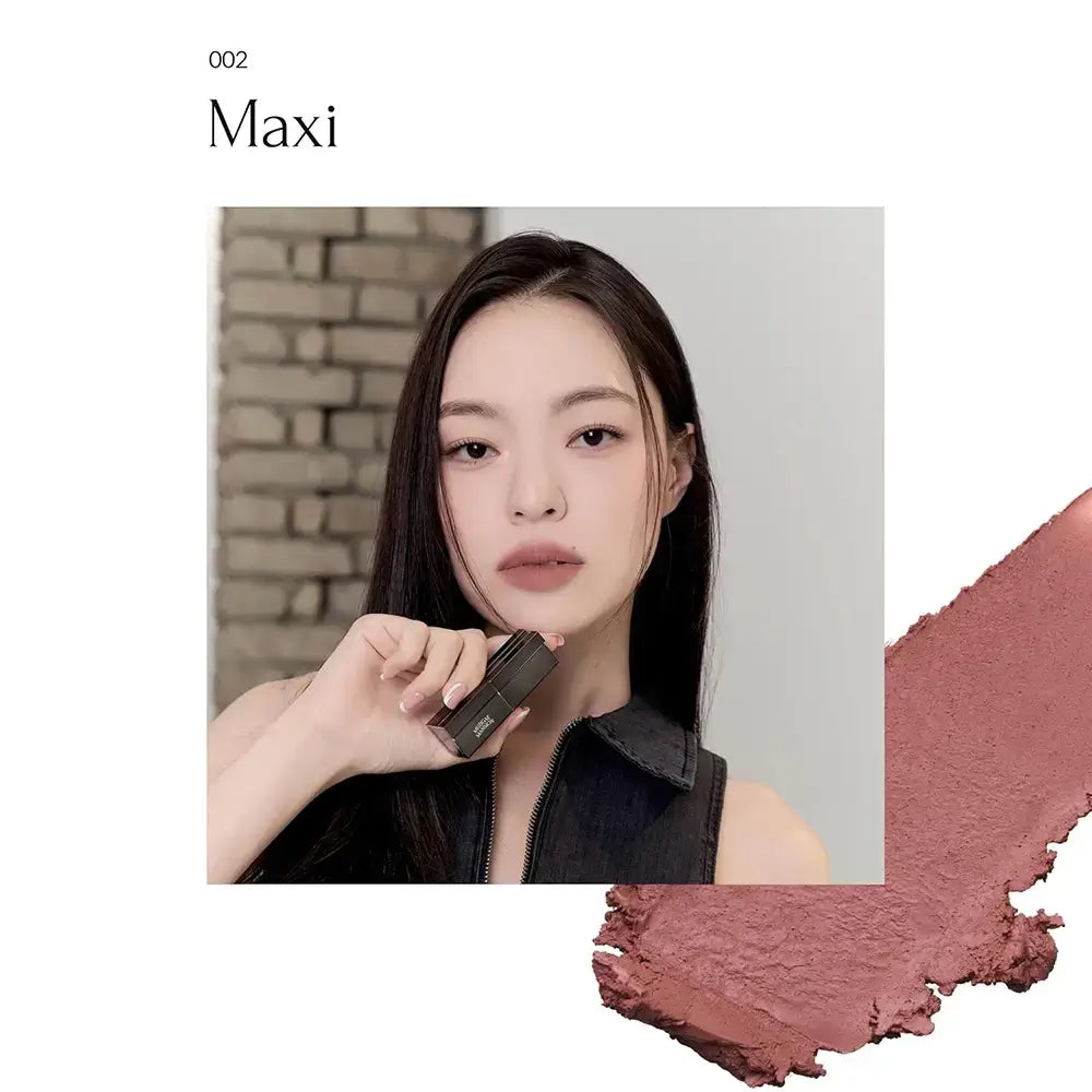 MUZIGAE MANSION Moodwear Blur - Lippenstift mit samtig-mattem Finish und Weichzeichner-Effekt, formuliert mit Hagebuttenöl und aus Oliven gewonnenem Squalan, das zur Feuchtigkeitsversorgung der Lippen und zur Erhaltung des Komforts beiträgt - 4 g - 002 Maxi