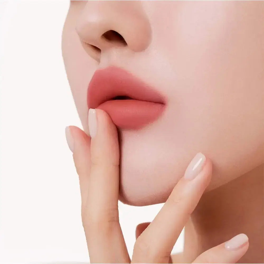 MUZIGAE MANSION Objet Liquid - nuantator pentru buze formulat cu ulei de macese si acid hialuronic, care contribuie la hidratarea buzelor si la mentinerea confortului pe parcursul zilei - 6 ml - 021 Melted
