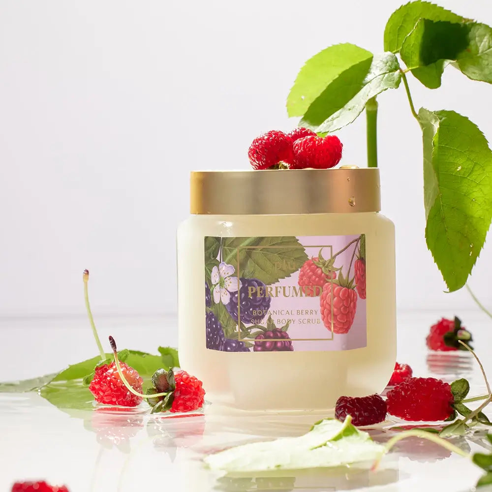 PLU Parfümierter Botanischer Beeren-Körperpeeling - ein Körperpeeling mit Zucker und AHA zur Entfernung abgestorbener Hautzellen und zur Erhaltung glatter Haut - 500 gr