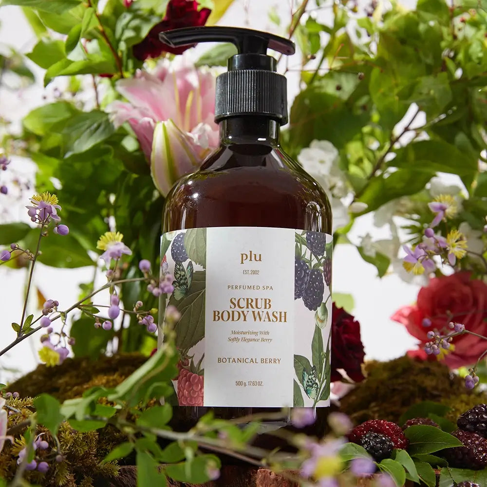 PLU Parfümierte Spa Botanische Beere - Körperpeeling-Duschgel mit Hyaluronsäure-Komplex und mikrokristalliner Zellulose, das zur Hautfeuchtigkeit und zum Hautkomfort beiträgt - 500 g