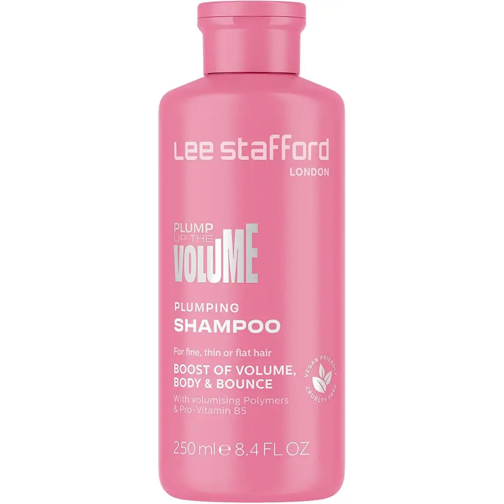 LEE STAFFORD Plump Up The Volume Shampooing Volumisant - Shampoo formulé avec Pro-Vitamine B5 et Polymères Volumisants, qui aide à nettoyer les cheveux du sébum et des impuretés et à maintenir le volume des cheveux fins et ternes - 250 ml