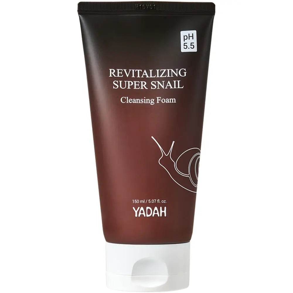 YADAH Revitalisierende Super Snail Reinigungsschaum - Reinigungsschaum formuliert mit Schneckensekretfiltrat und Allantoin, das zur Entfernung von Unreinheiten und zur Aufrechterhaltung des natürlichen Gleichgewichts der Haut beiträgt - 150 ml