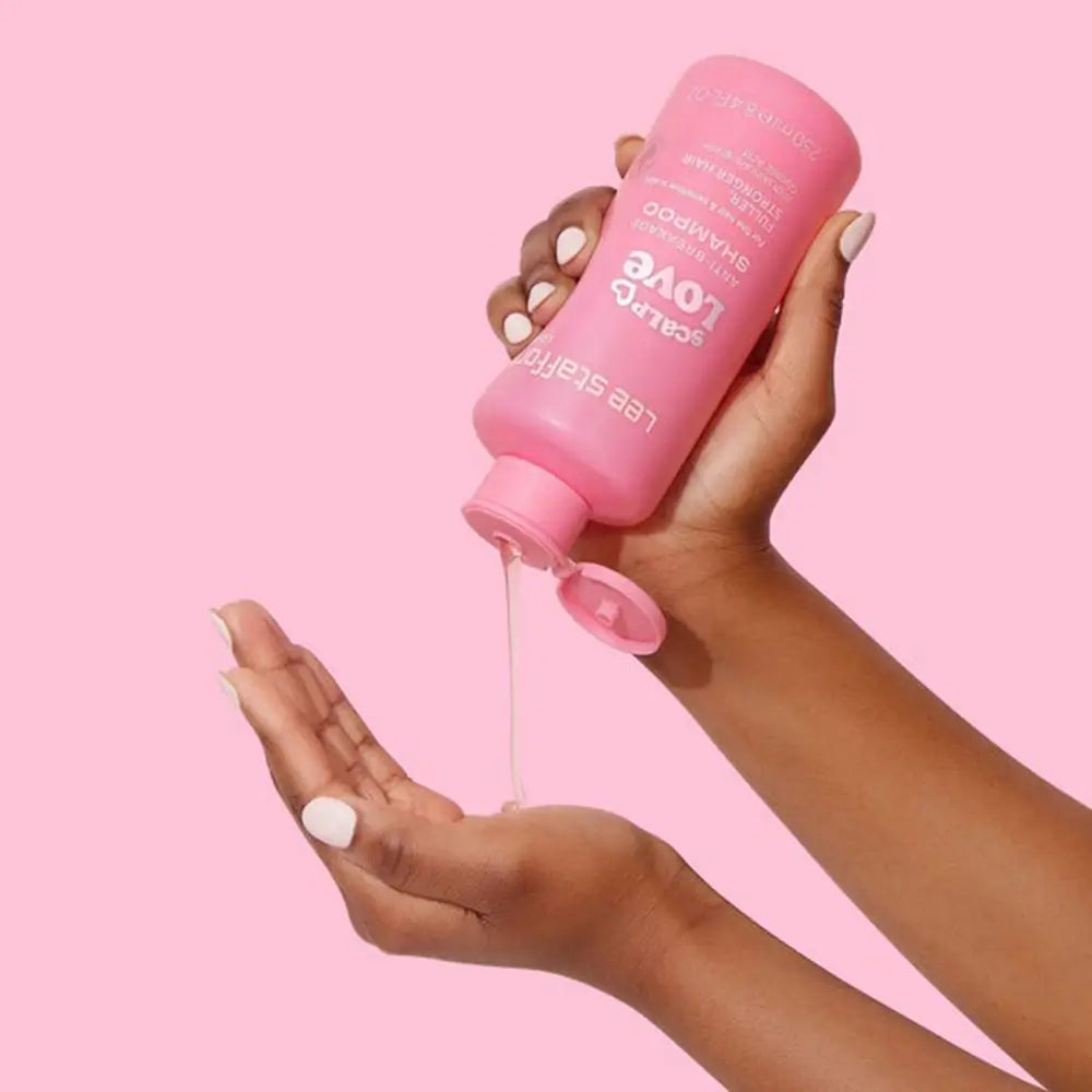 LEE STAFFORD Scalp Love Anti-Breakage Shampoo - Shampoo mit Glykolsäure und Weidenrindenextrakt zur sanften Reinigung und Exfoliation empfindlicher, gereizter Kopfhaut und feinem, zu Haarausfall neigendem Haar - 250 ml
