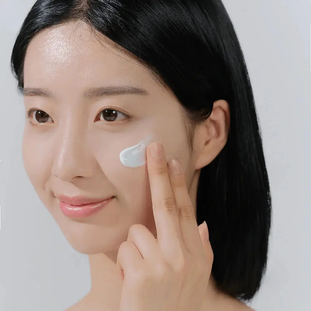 Anwendung des Mini Sun Serums mit SPF50+