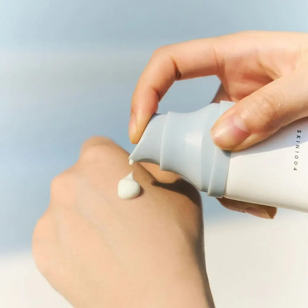 Anwendung des Serums für täglichen UV-Schutz