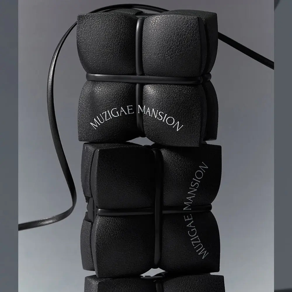 MUZIGAE MANSION Sleek Matt Cushion - N19