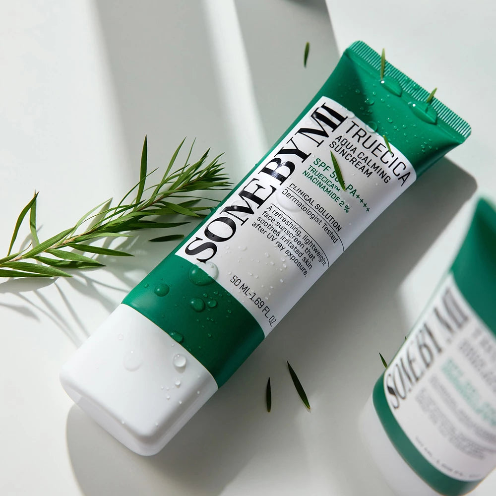 SOME BY MI Truecica Aqua Calming Suncream LSF 50+ PA++++ - Gesichtscreme mit Breitband-UV-Filtern LSF 50+ PA++++ und 2% Niacinamid zum Schutz vor UVA- und UVB-Strahlen und zur Aufrechterhaltung eines gleichmäßigen Hautbildes - 50 ml