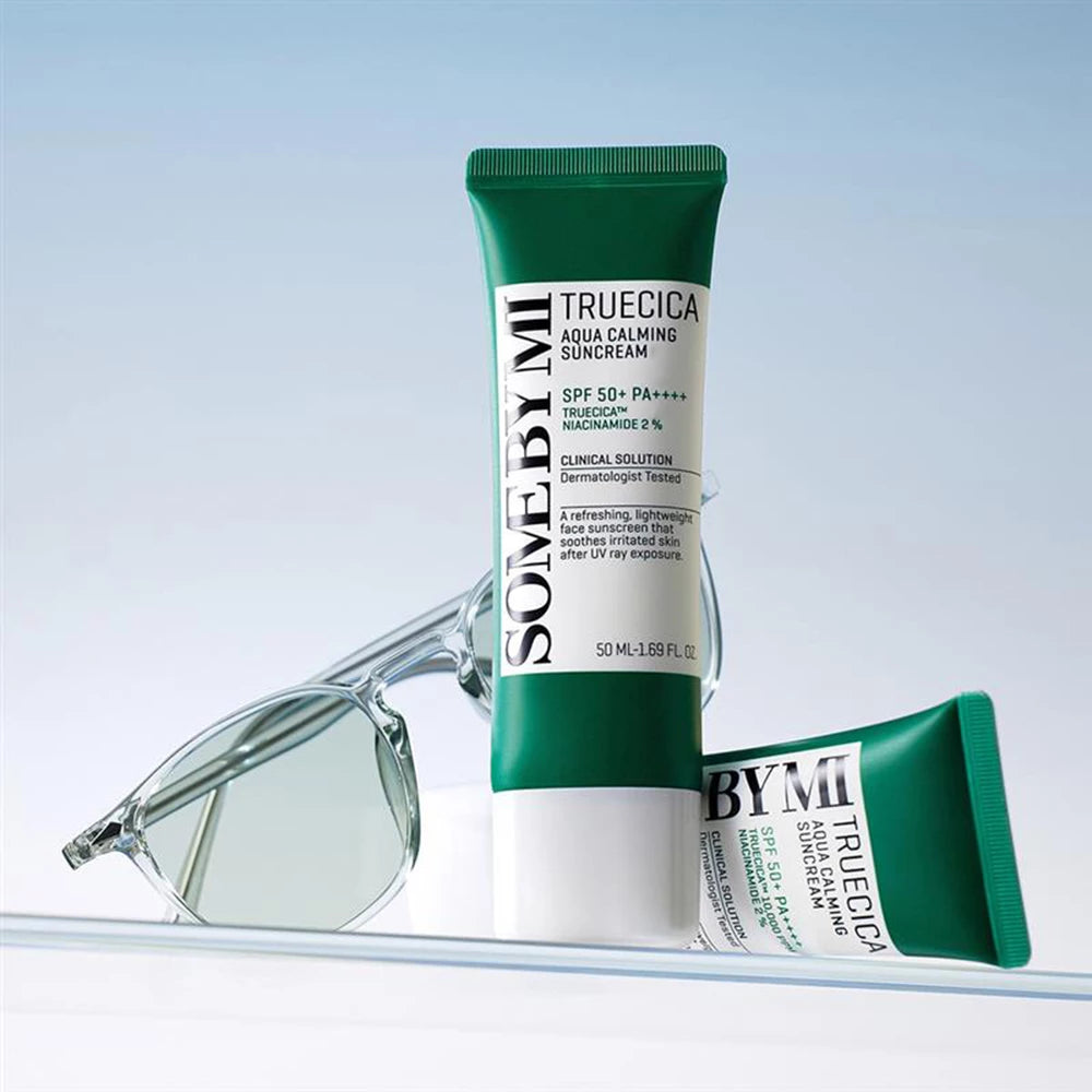 SOME BY MI Truecica Aqua Calming Suncream LSF 50+ PA++++ - Gesichtscreme mit Breitband-UV-Filtern LSF 50+ PA++++ und 2% Niacinamid zum Schutz vor UVA- und UVB-Strahlen und zur Aufrechterhaltung eines gleichmäßigen Hautbildes - 50 ml