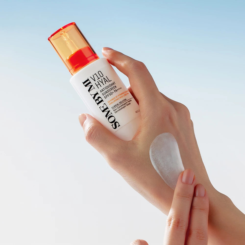 SOME BY MI V10 Hyal Antioxidans Sonnenschutz SPF 50+ PA++++ - Gesichtscreme mit Hyaluronsäure und Niacinamid, die zum Schutz der Haut vor UVA- und UVB-Strahlen und zur Erhaltung der Feuchtigkeit beiträgt - 40 ml