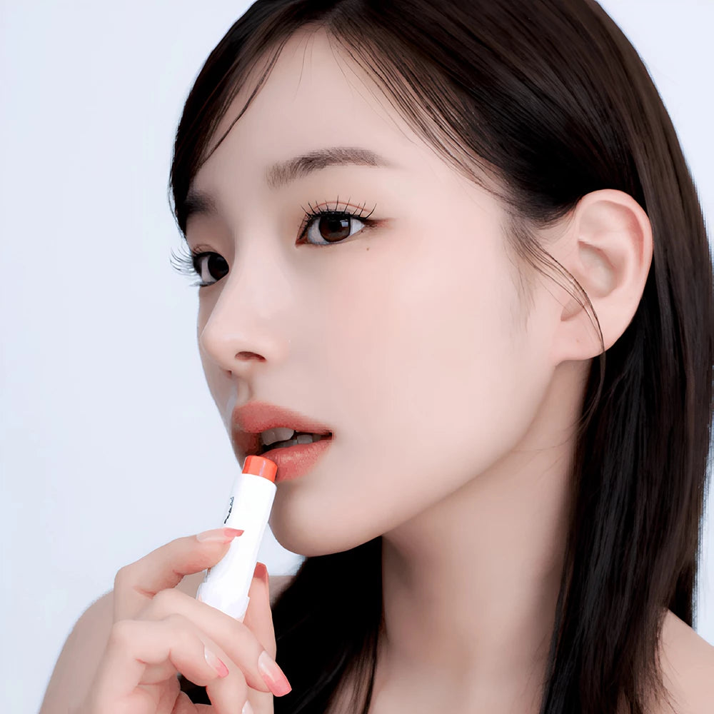 SKYBOTTLE Volumizing Color Lip Balm - Lippenbalsam mit Granatapfelblütenextrakt und nährenden Pflanzenölen für vollere Lippen und Feuchtigkeitspflege - 3,5 g - 02 Dear Coral