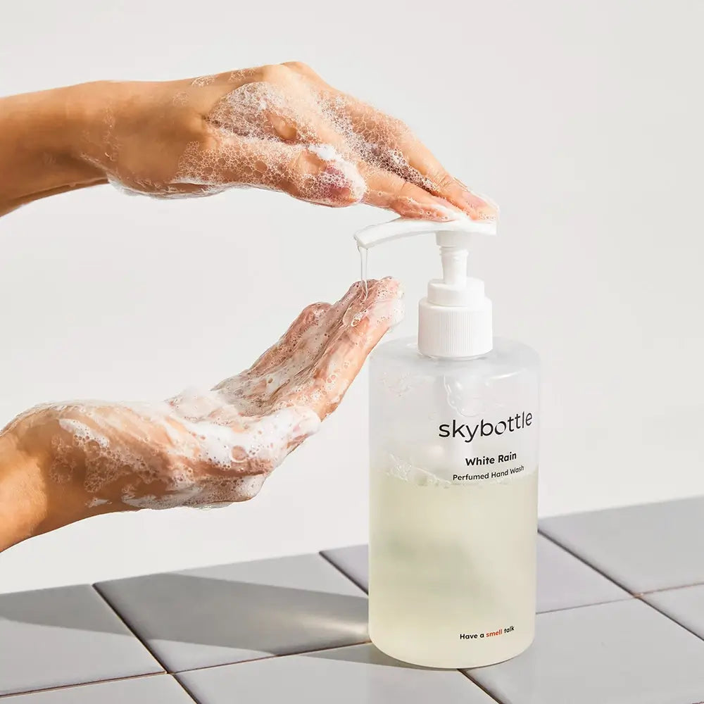 SKYBOTTLE White Rain Duschgel für die Hände - flüssige Seife mit Sheabutter und Glycerin, die zur Hautfeuchtigkeit beiträgt und ein angenehmes Hautgefühl nach dem Händewaschen bewahrt - 300 ml