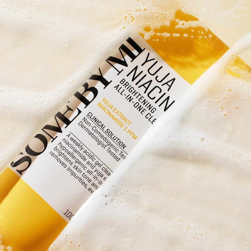 SOME BY MI Yuja Niacin Aufhellende All-in-One-Reinigung - sanftes Reinigungsgel mit niedrigem pH-Wert, formuliert mit Niacinamid und Yuzu-Extrakt, das hilft, Unreinheiten, überschüssigen Talg und Make-up-Reste zu entfernen und den optimalen Feuchtigkeitsgehalt aufrechtzuerhalten - 100 ml
