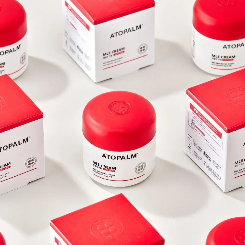 Textur der ATOPALM MLE Cream auf der Haut	