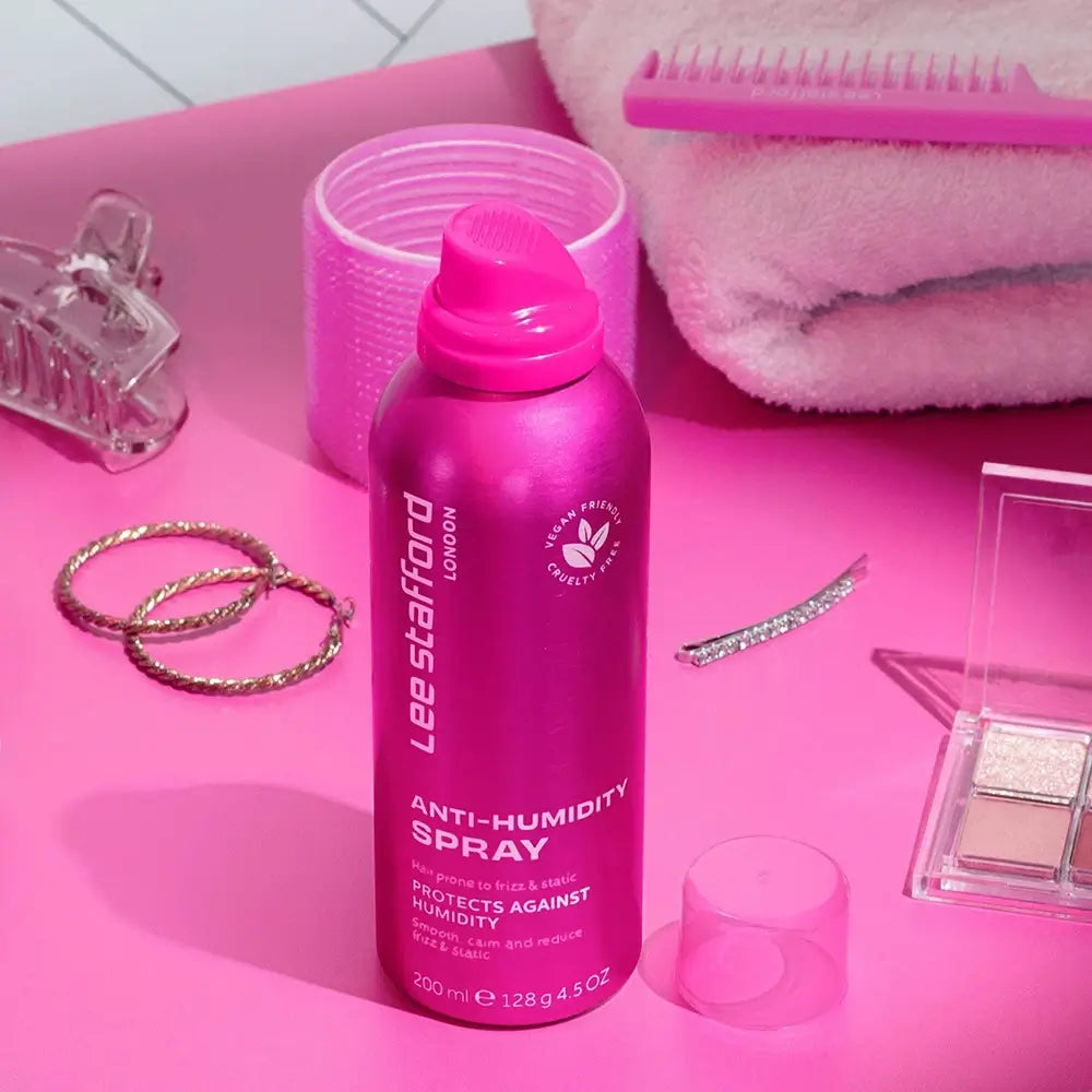 LEE STAFFORD Anti-Humidity Spray - Spray mit Anti-Frizz-Wirkstoffen und feuchtigkeitsbeständigen Inhaltsstoffen, das zur Verhinderung von statischer Aufladung und zur Glättung des Haares beiträgt - 200 ml