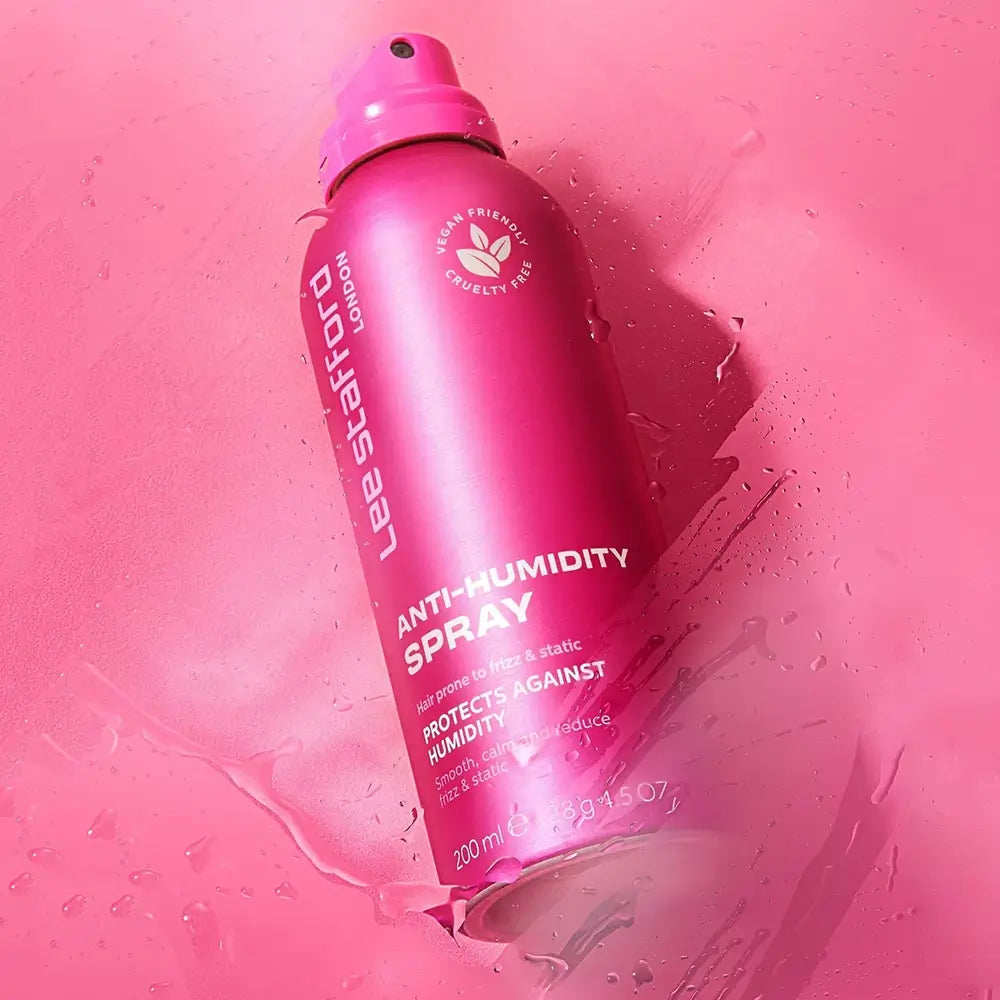 LEE STAFFORD Anti-Humidity Spray - Spray mit Anti-Frizz-Wirkstoffen und feuchtigkeitsbeständigen Inhaltsstoffen, das zur Verhinderung von statischer Aufladung und zur Glättung des Haares beiträgt - 200 ml