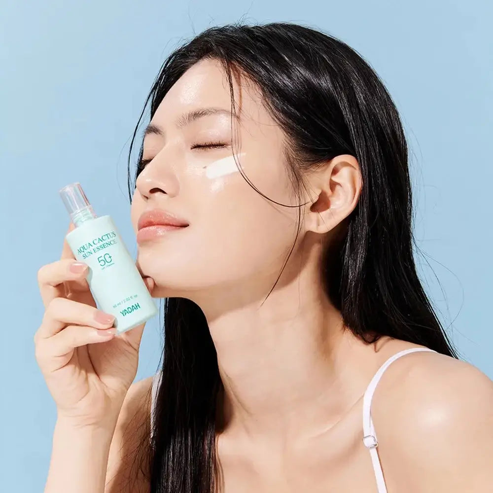 YADAH Aqua Cactus Sun - Essenz mit Opuntia Ficus-Indica Kaktus-Extrakt und Niacinamid, die zum Sonnenschutz und zur Hautfeuchtigkeit beiträgt - 60 ml