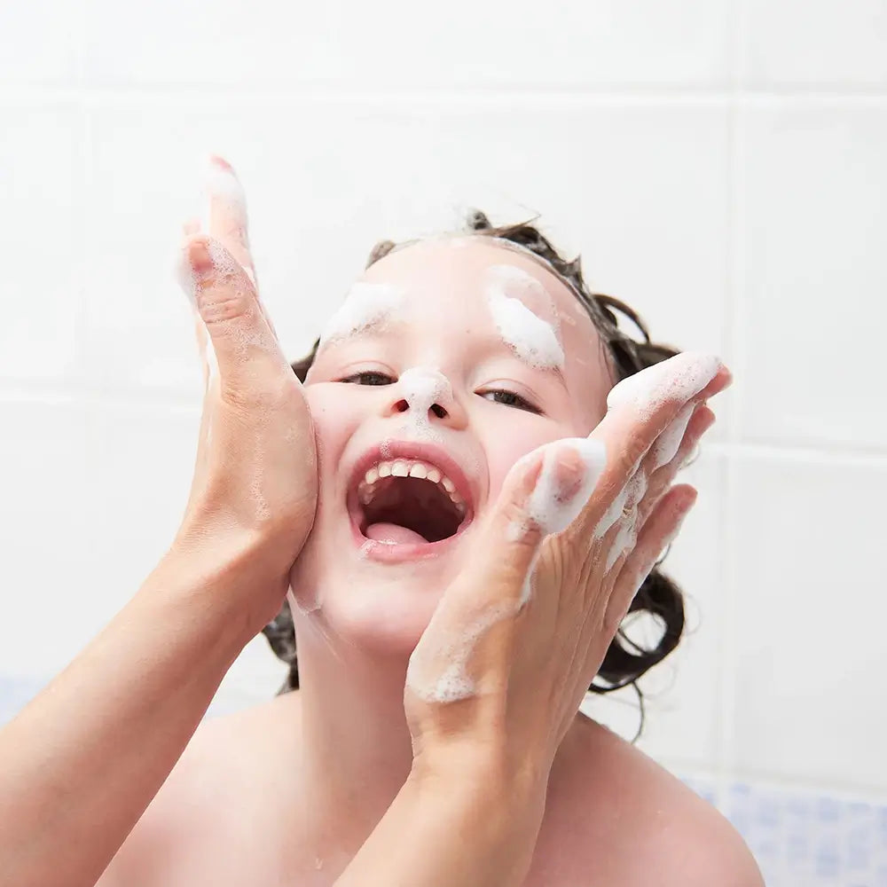 Anwendung des Cleansing Foams im Gesicht	