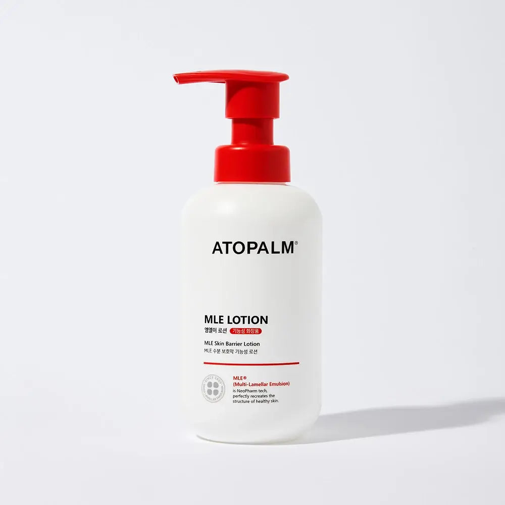 Leichte Textur der Körperlotion auf Haut	