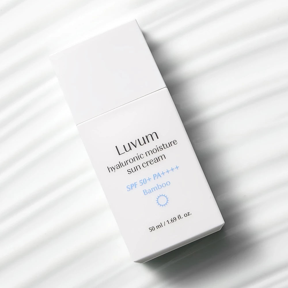 LUVUM Bambus Hyaluronsäure Feuchtigkeitscreme LSF 50+ PA++++ - Gesichtscreme mit Hyaluronsäure und Titandioxid, schützt vor UVA- und UVB-Strahlen und hält die Hautfeuchtigkeit - 50 ml
