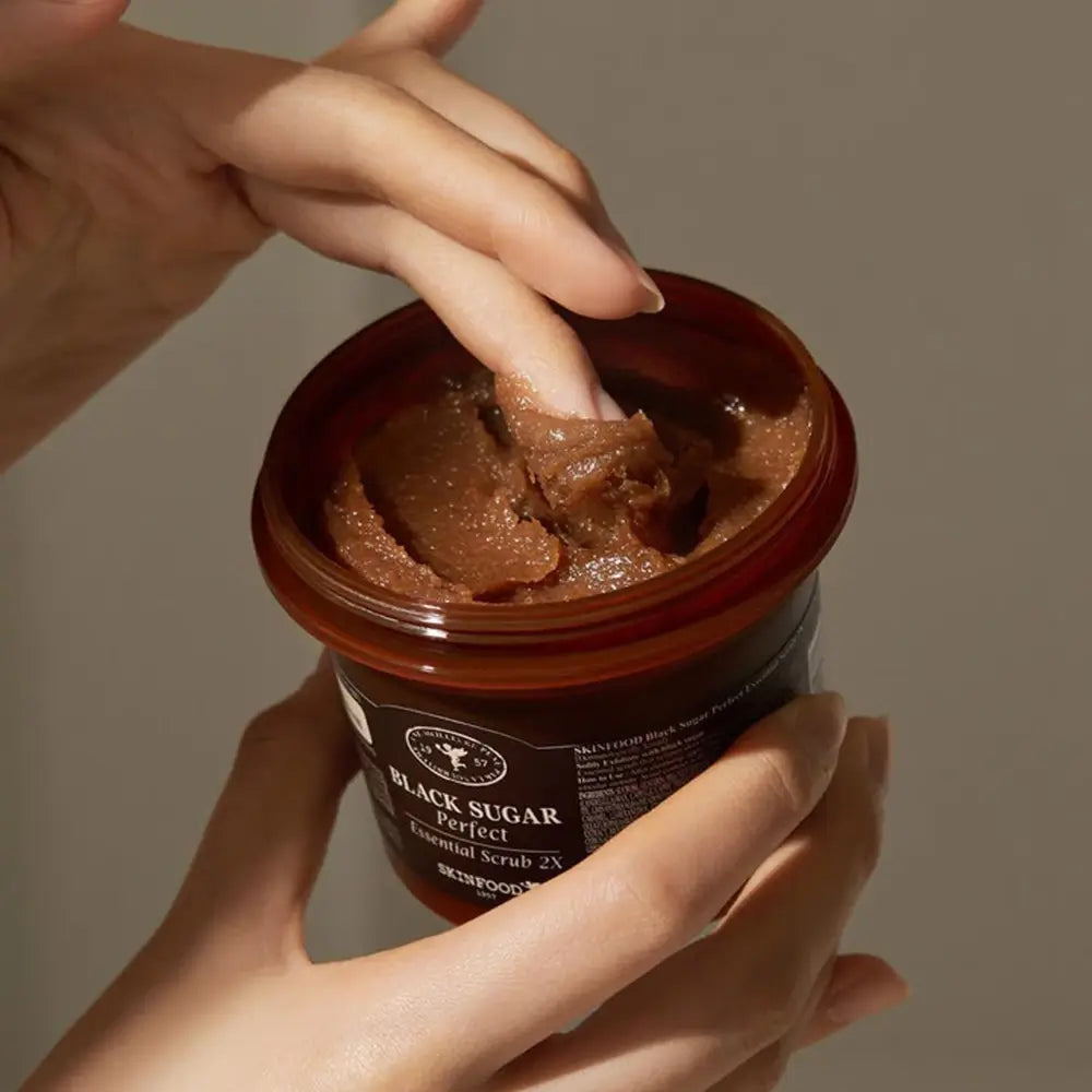 SKINFOOD Black Sugar Perfect Peeling Mask - Sanfte Exfoliation & Natürlicher Glanz, 100 ml