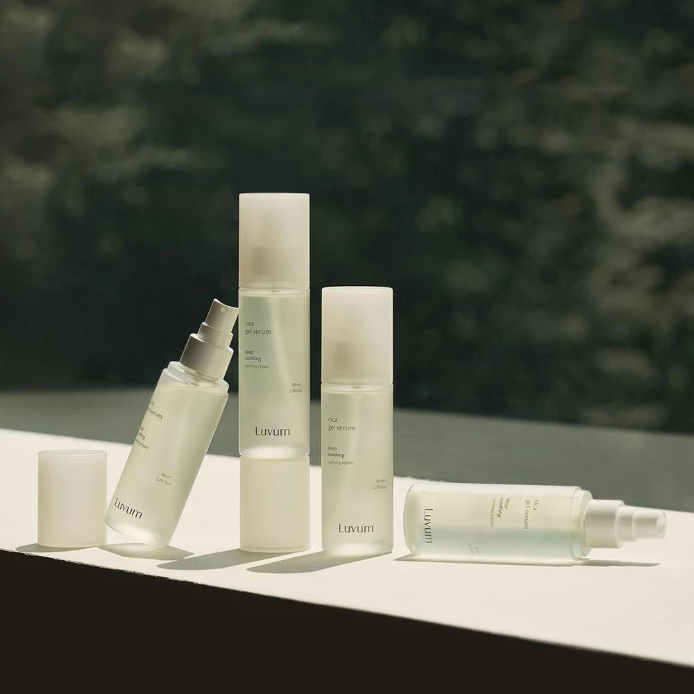 LUVUM Beruhigendes Cica Gel Serum - Gesichtsserum mit Centella Asiatica Extrakt und Feuchtigkeitslösung, das zur Beruhigung empfindlicher oder gereizter Haut und zur Erhaltung der Feuchtigkeit beiträgt - 80 ml