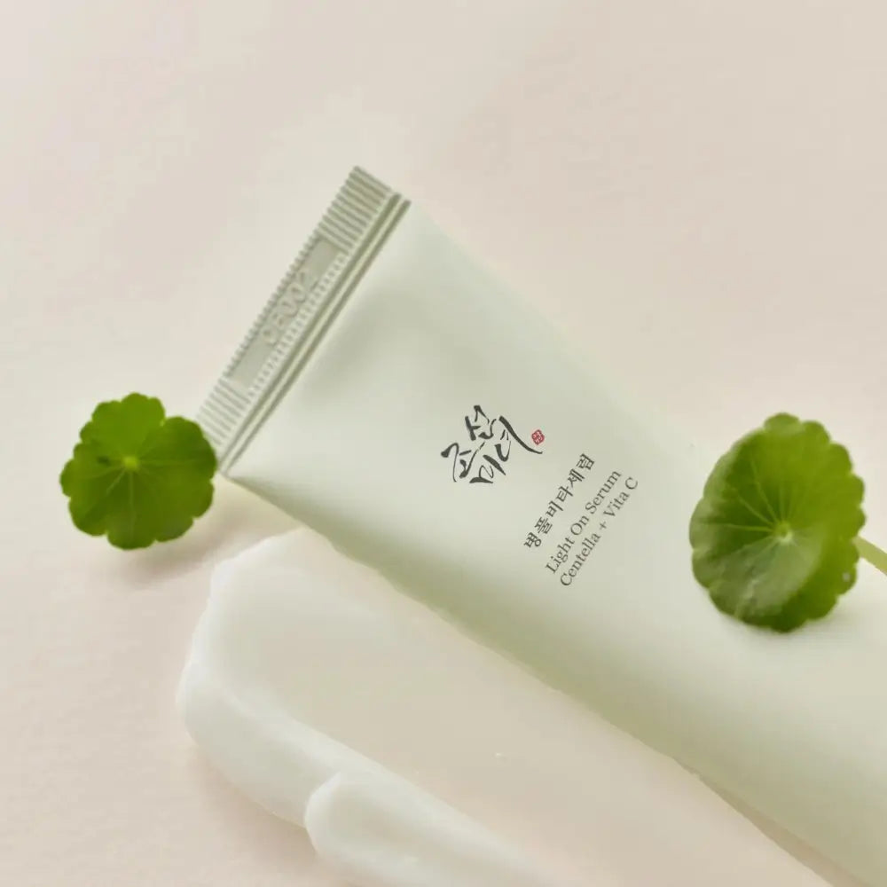 Serum mit 68 % Centella Asiatic und Vitamin C für helleren Teint und beruhigte Haut
