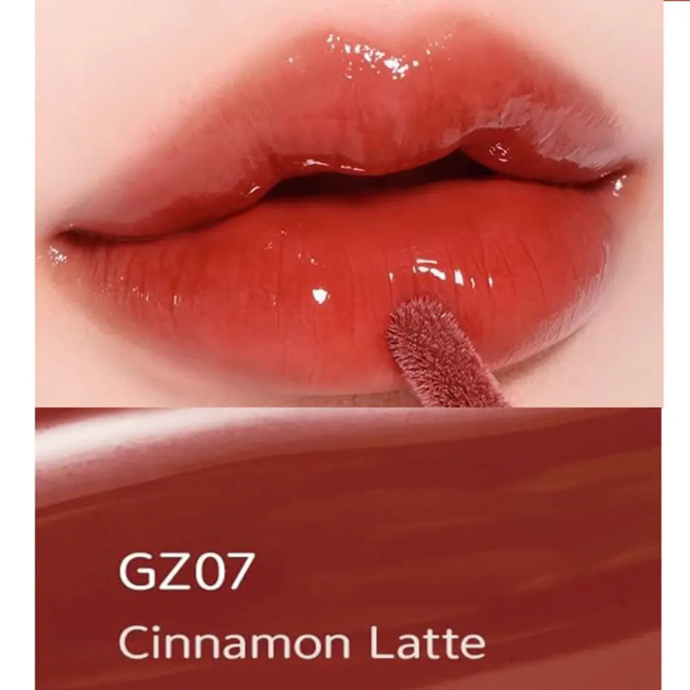 BLACK ROUGE Chewy Lip Glaze - Lippenstift formuliert mit feuchtigkeitsspendenden Inhaltsstoffen und nährenden Wirkstoffen, die zur Lippenfeuchtigkeit und zum Komfort beitragen, ohne ein klebriges oder trockenes Gefühl zu hinterlassen - 3,5 gr - GZ07 Cinnamon Latte