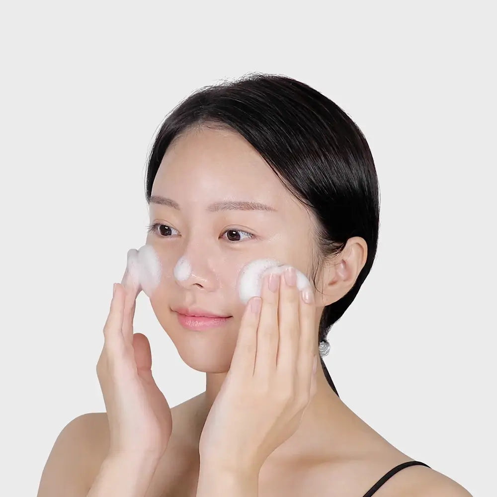 VT COSMETICS Cica Mild Foam Cleanser - Reinigungsschaum mit Centella Asiatica und Hyaluronsäure zur Entfernung von Unreinheiten und überschüssigem Talg, ohne die Haut zu reizen, für ein ausgeglichenes und zartes Hautgefühl - 300 ml