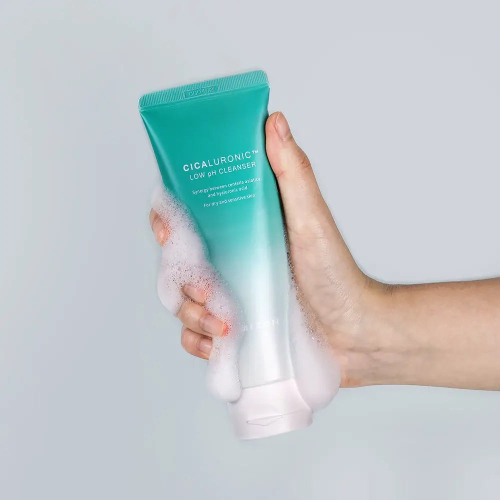 MIZON Cicaluronic Low pH Cleanser - Reinigungsschaum mit Hyaluronsäure und Centella Asiatica Extrakt