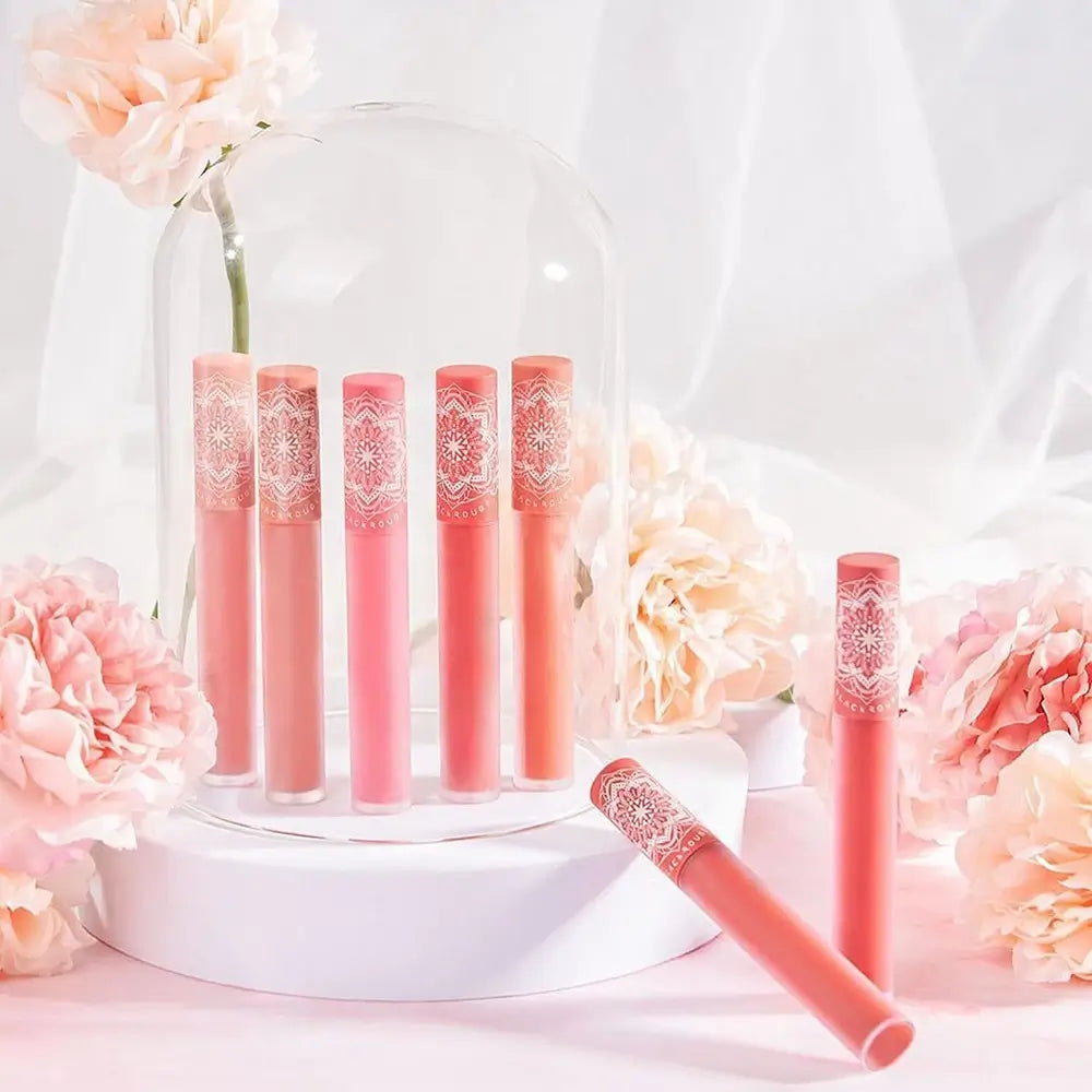 BLACK ROUGE Cream Matt Rouge 3 - Flüssiger Lippenstift mit intensiven Pigmenten und mattierenden Inhaltsstoffen für gleichmäßiges Auftragen und Haltbarkeit den ganzen Tag, ohne sich in feinen Lippenlinien abzusetzen - 5 g - CM14 Stolz auf die Narzisse