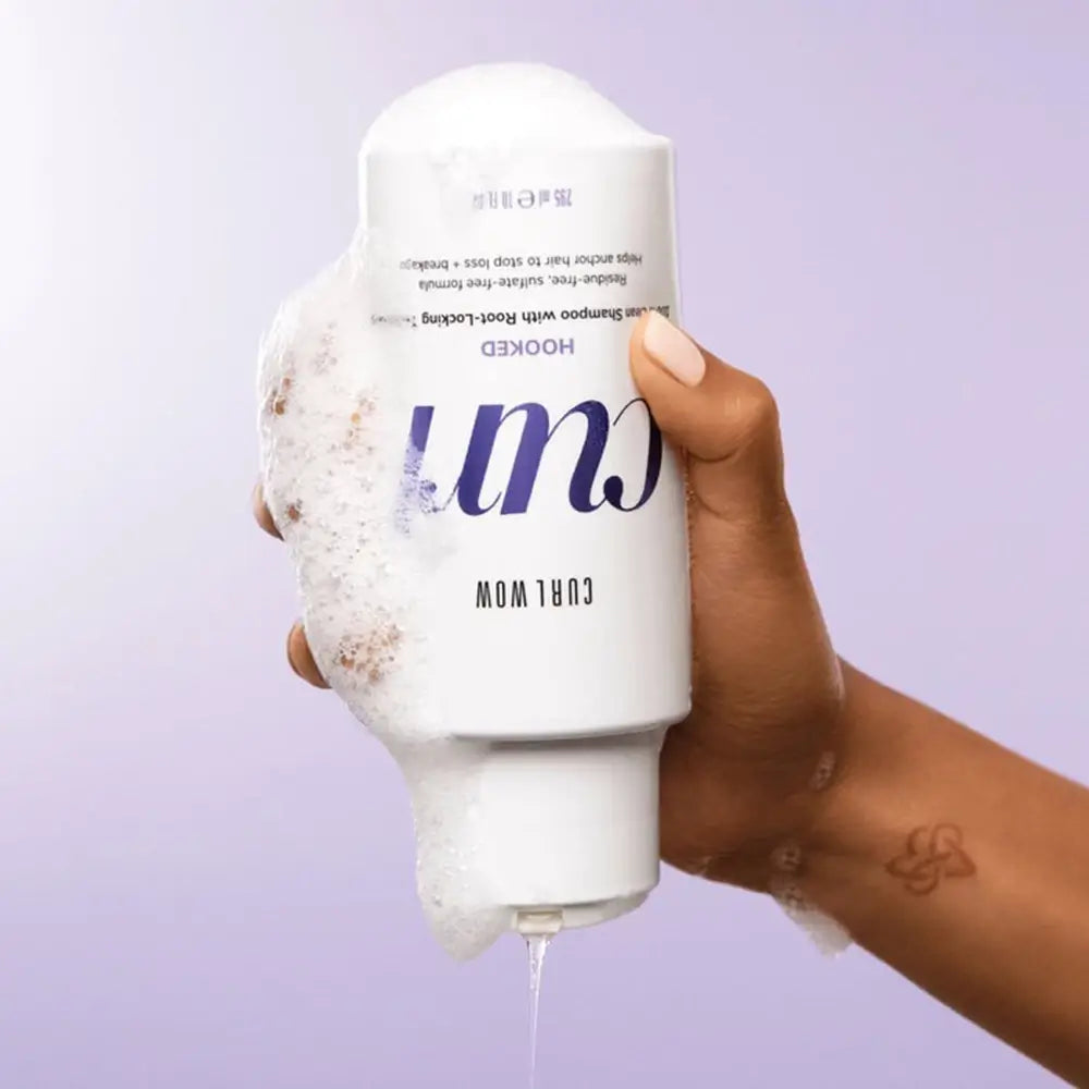 COLOR WOW Curl Hooked Clean - Shampoo mit Procapil und Glycerin, das hilft, Haarausfall und Haarbruch zu reduzieren und die Feuchtigkeit von lockigem oder welligem Haar zu bewahren - 295 ml
