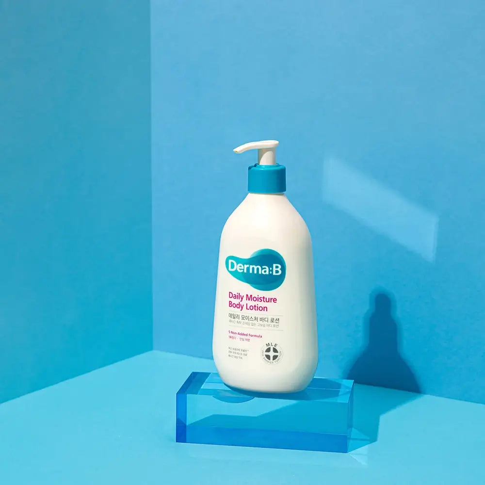 DERMA:B Tägliche Feuchtigkeitskörperlotion - Körperlotion formuliert mit Hinoki-Zypressenwasser und Sheabutter, die zur Hautfeuchtigkeit und zum Hautkomfort beiträgt - 400 ml