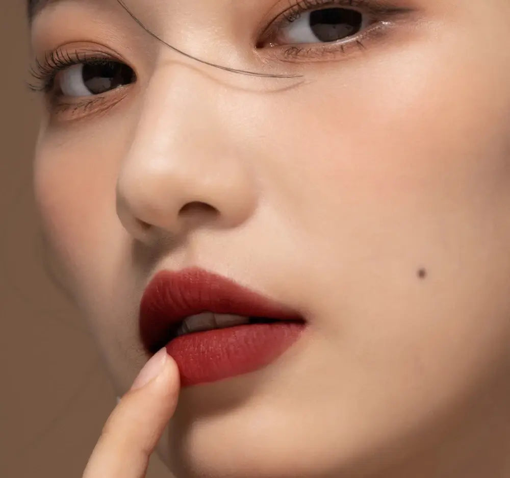 BLACK ROUGE Double Layer Over Velvet - Lippenstift mit Hyaluronsäure und Süßmandelöl für Feuchtigkeit und Komfort - 4,1 g - DL05 Taro Layer