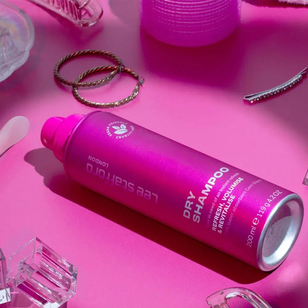 LEE STAFFORD Trockenshampoo - mit Maisstärke formuliert, absorbiert überschüssiges Öl und hält das Haar zwischen den Wäschen frisch - 200 ml