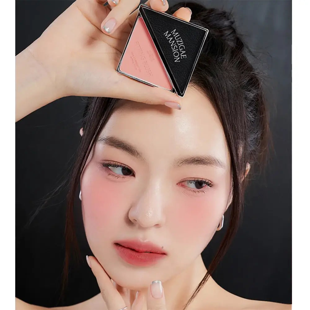 MUZIGAE MANSION Fitting Blush - Rouge à joues formulé avec de l'huile de pépins de macadamia et du talc, qui aide à unifier l'apparence des pores et à contrôler le sébum - 5 g - 03 Ecstasy