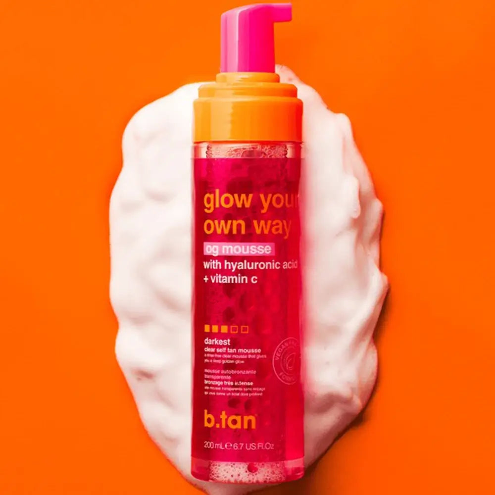 B.tan Glow Your Own Way Selbstbräunungsmousse - Intensive Bräunung & Feuchtigkeit mit Hyaluronsäure & Vitamin C, 200 ml