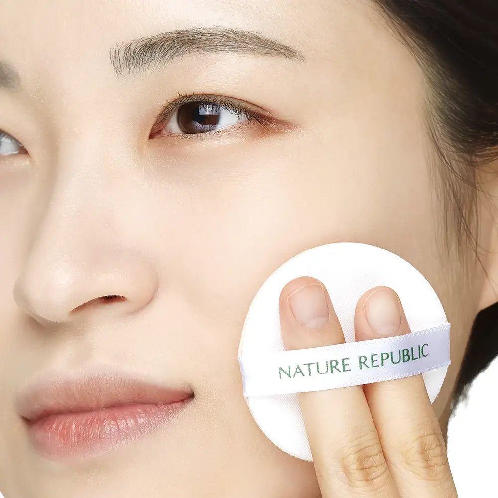NATURE REPUBLIC Green Derma Cushion Serum 02 Natural Beige - Cushion Foundation mit UV-Schutz und beruhigender Wirkung, 15g