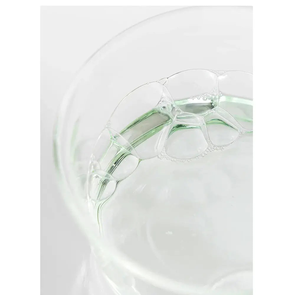 Pflaumenwasser und AHA + BHA Formulierung zur sanften Exfoliation & Porenverfeinerung
