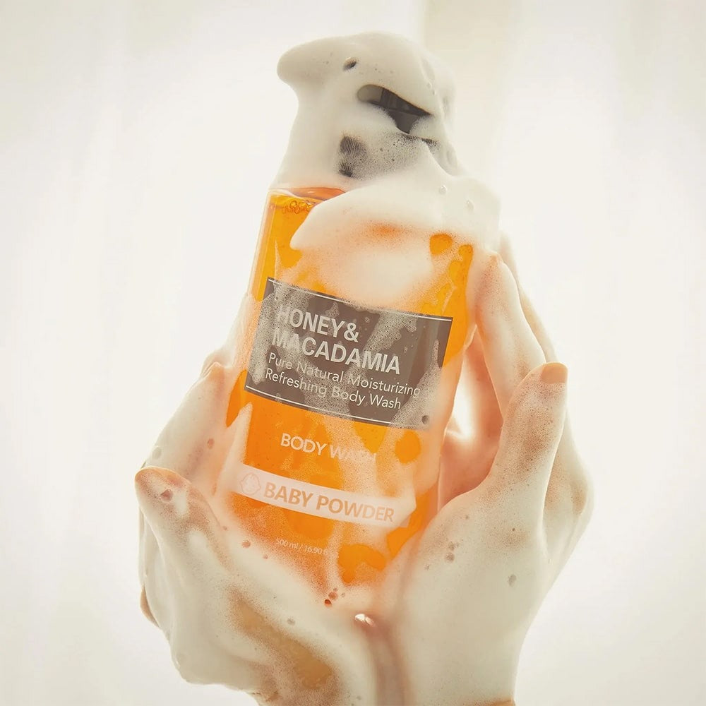 KUNDAL Honig & Macadamia Pure Body Wash - Duschgel mit Aloe Vera und Honig Extrakt, das die Haut reinigt, ohne den Komfort zu beeinträchtigen und das natürliche Gleichgewicht der Haut aufrechtzuerhalten - 500 ml