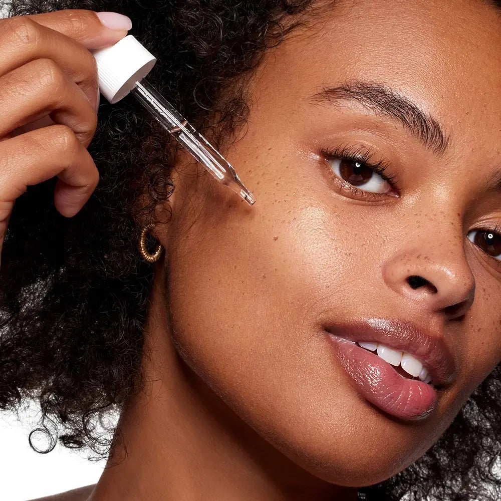 TIMELESS SKIN CARE Hyaluronsäure + Vitamin C Serum - Gesichtsserum mit Hyaluronsäure und Vitamin C, das zur Hautfeuchtigkeit und zum Erhalt eines strahlenden Teints beiträgt - 120 ml